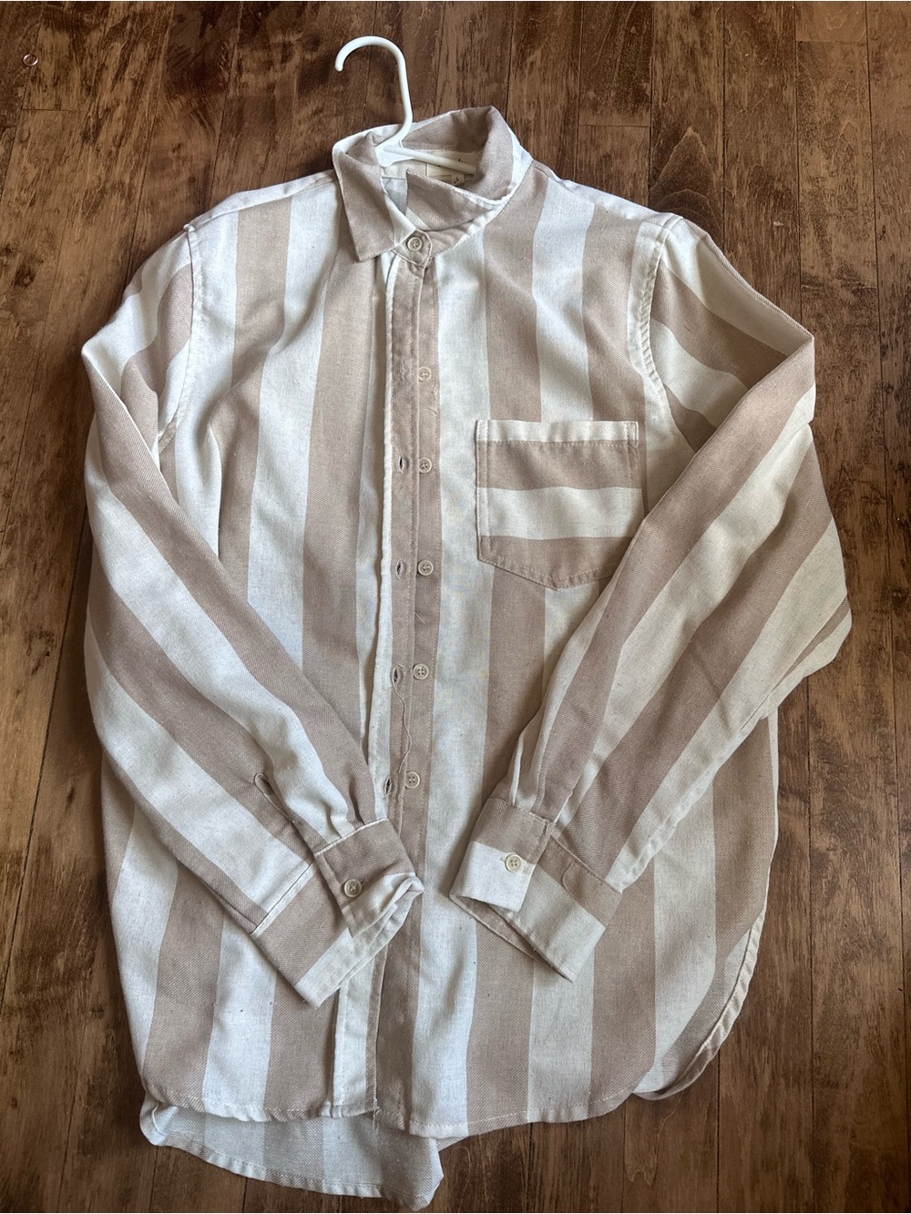 Love Notes Men's Wide-Stripe Button-Down Shirt in Beige and White